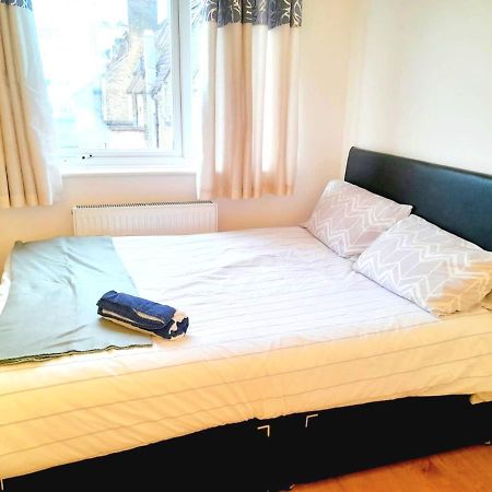 6 Bed House 3 Bathrooms Good Transport Links To London, Free Parking Экстерьер фото