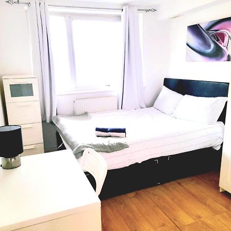 6 Bed House 3 Bathrooms Good Transport Links To London, Free Parking Экстерьер фото