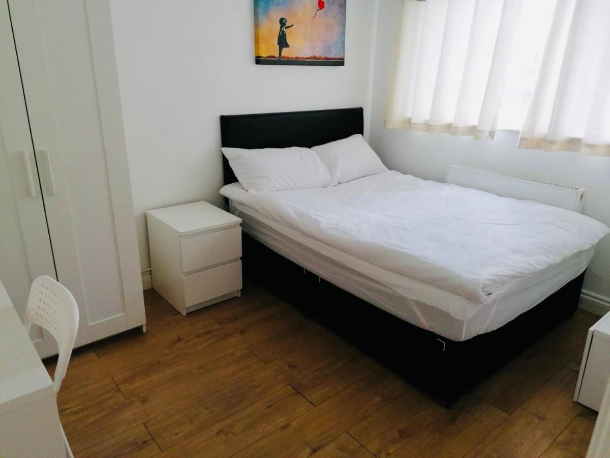 6 Bed House 3 Bathrooms Good Transport Links To London, Free Parking Экстерьер фото