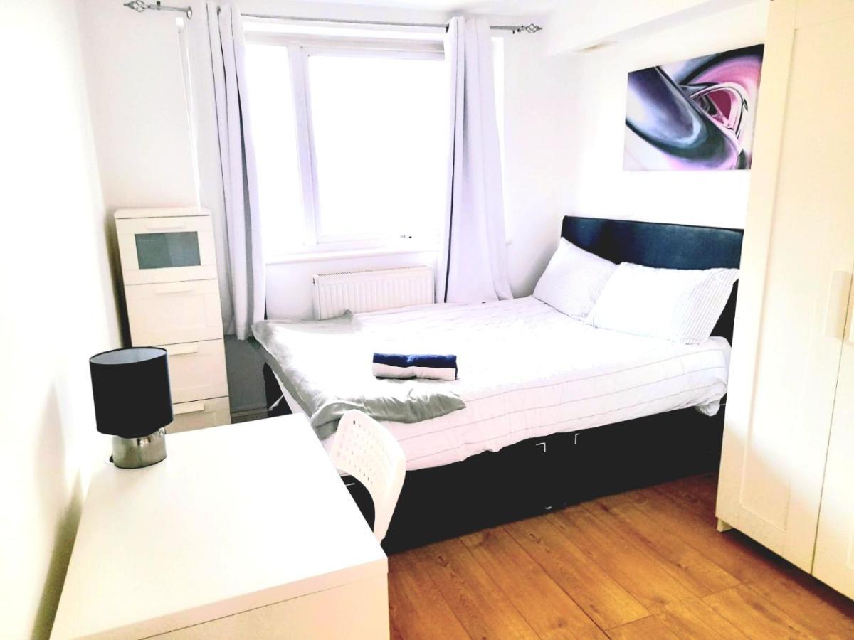 6 Bed House 3 Bathrooms Good Transport Links To London, Free Parking Экстерьер фото