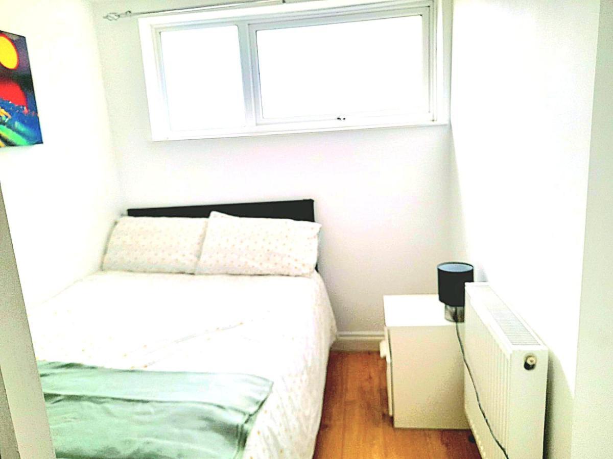 6 Bed House 3 Bathrooms Good Transport Links To London, Free Parking Экстерьер фото