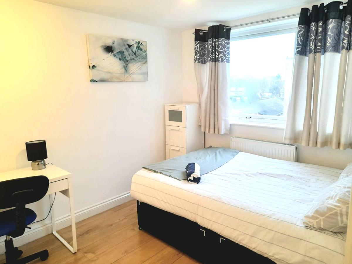 6 Bed House 3 Bathrooms Good Transport Links To London, Free Parking Экстерьер фото