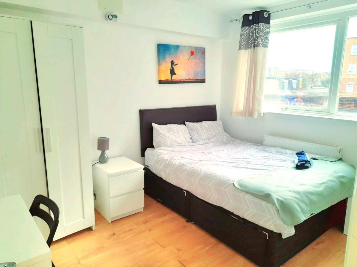 6 Bed House 3 Bathrooms Good Transport Links To London, Free Parking Экстерьер фото